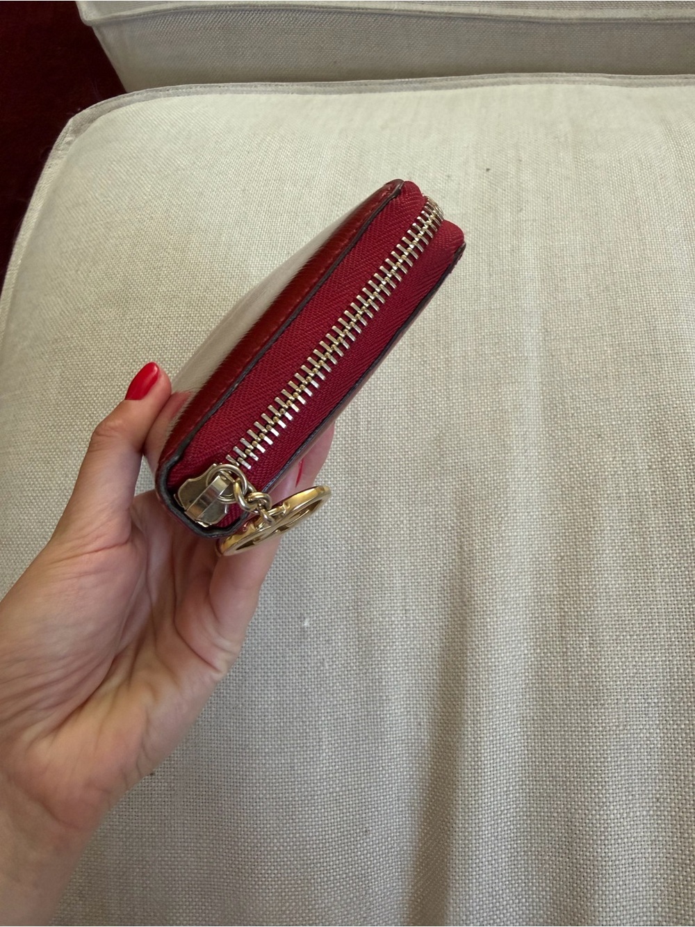 Gucci Red Zip Around Wallet with Gold Logo Charm - Picture 5 of 8
